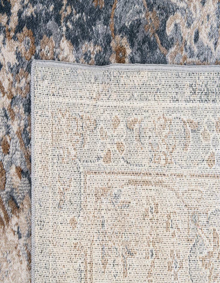 Detail image of 5' x 7' 6 Villa Rug