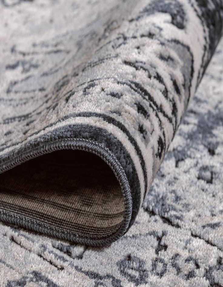 Detail image of 5' 3 x 8' Villa Rug