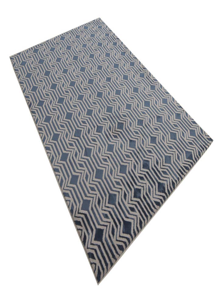 Detail image of 5' 3 x 7' 7 Vince Camuto Rug