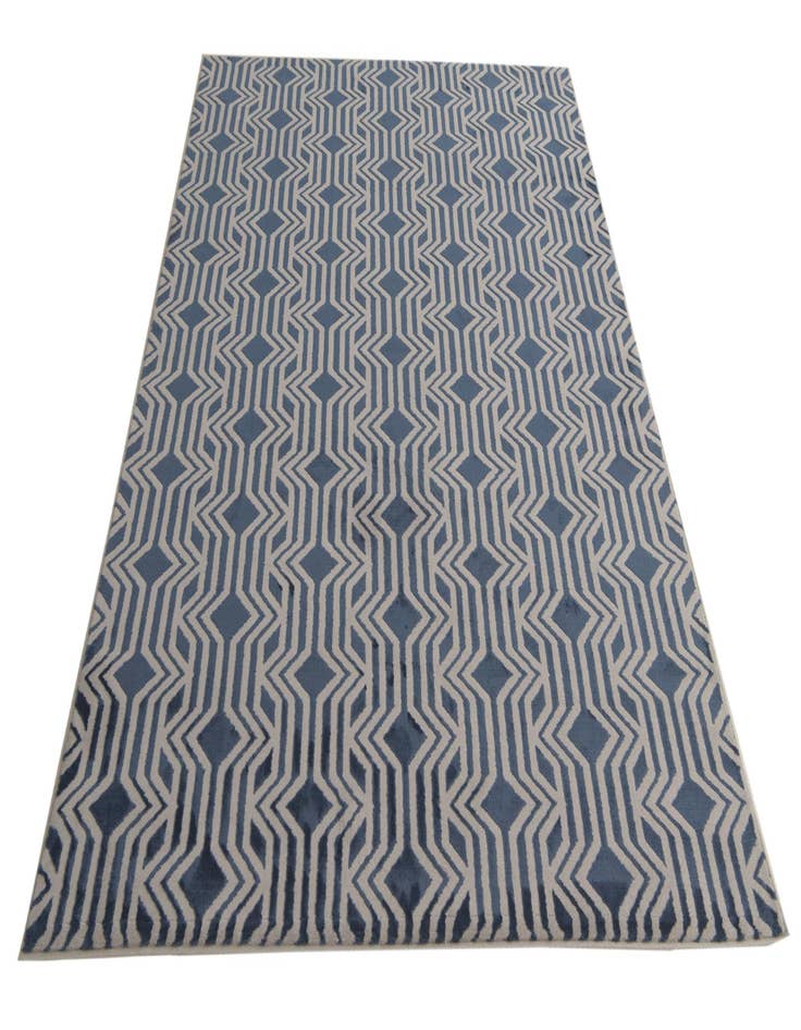 Detail image of 5' 3 x 7' 7 Vince Camuto Rug
