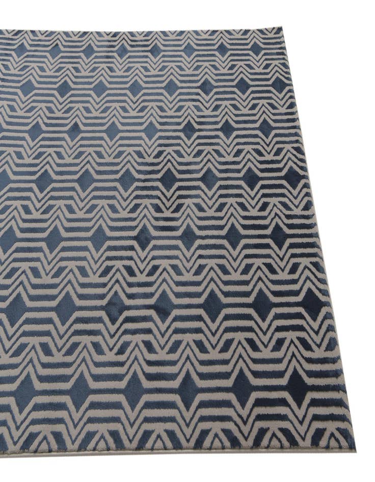 Detail image of 5' 3 x 7' 7 Vince Camuto Rug