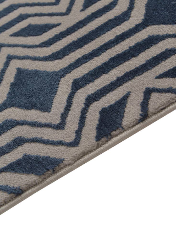 Detail image of 5' 3 x 7' 7 Vince Camuto Rug