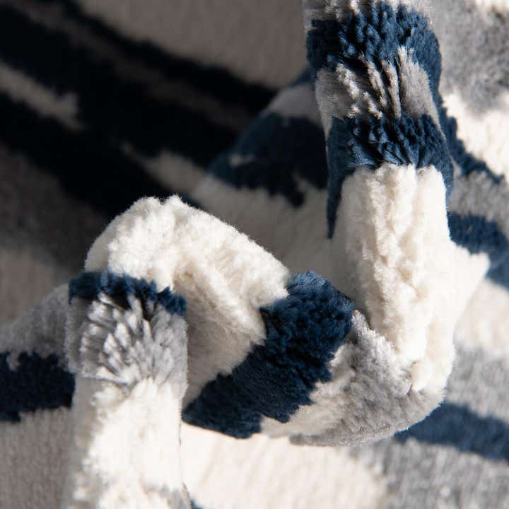7' 10 x 10' Vince Camuto Rug