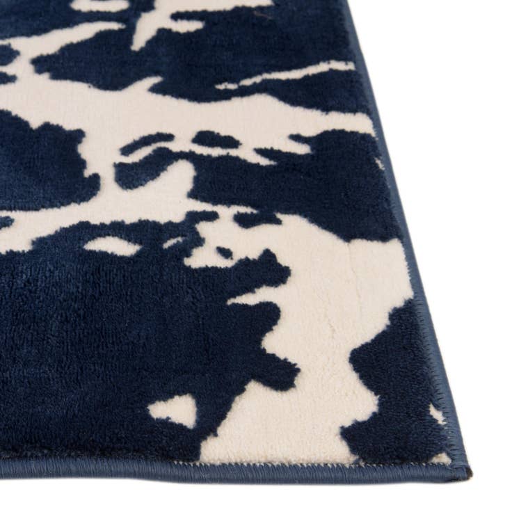 Detail image of 4' x 6' Vince Camuto Rug