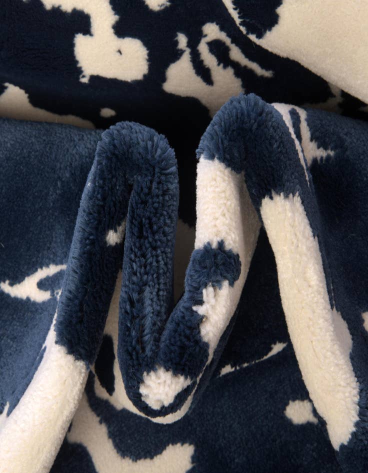 Detail image of 9' x 12' Vince Camuto Rug