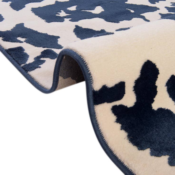 Detail image of 4' x 6' Vince Camuto Rug