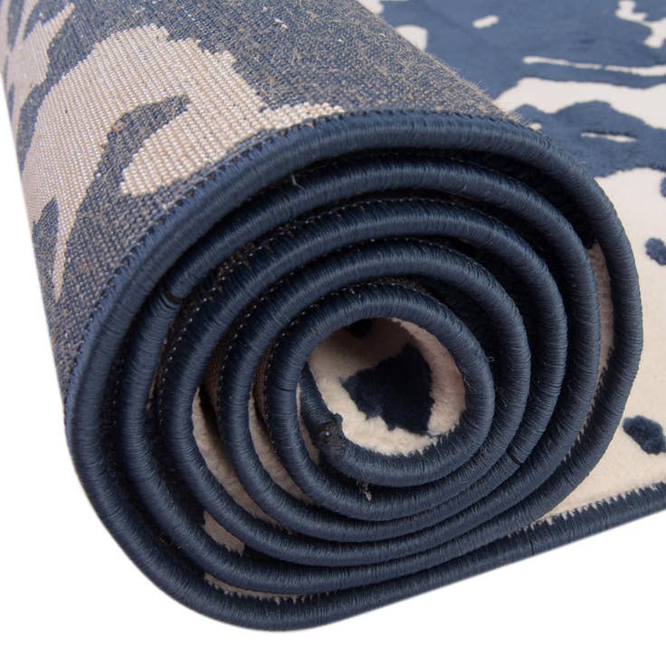 Detail image of 4' x 6' Vince Camuto Rug