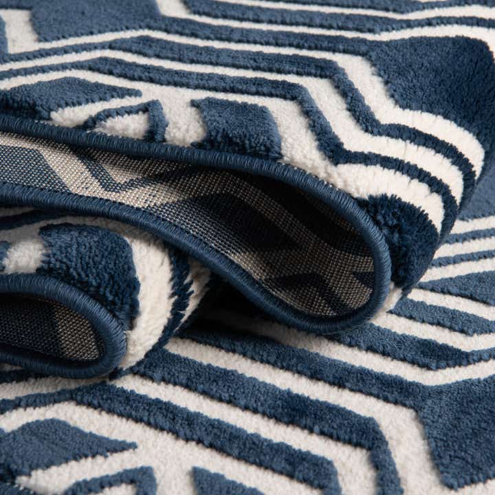 2' x 3' Vince Camuto Rug
