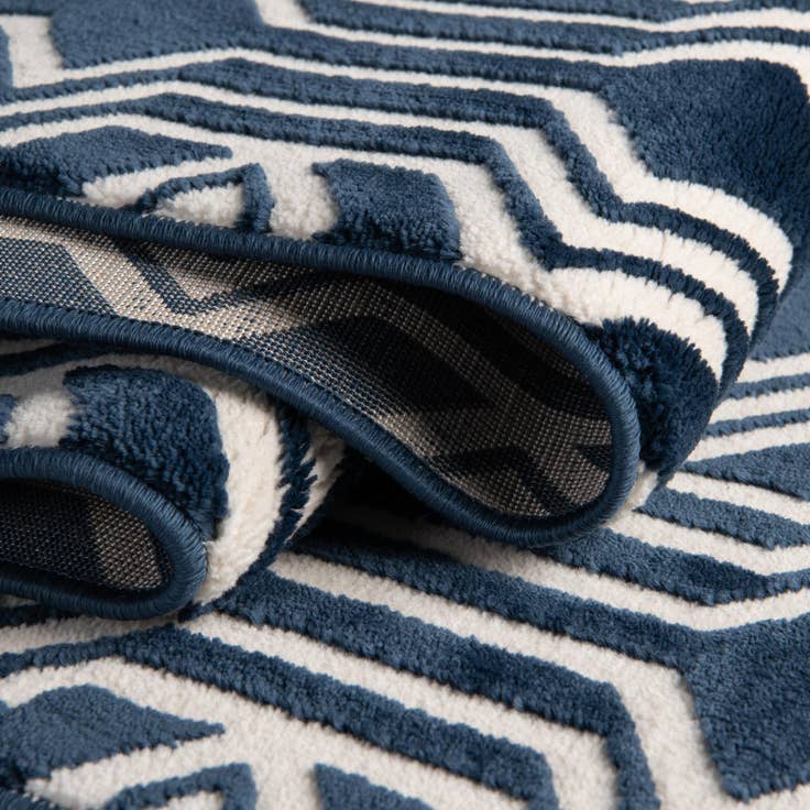 Detail image of 2' x 3' Vince Camuto Rug