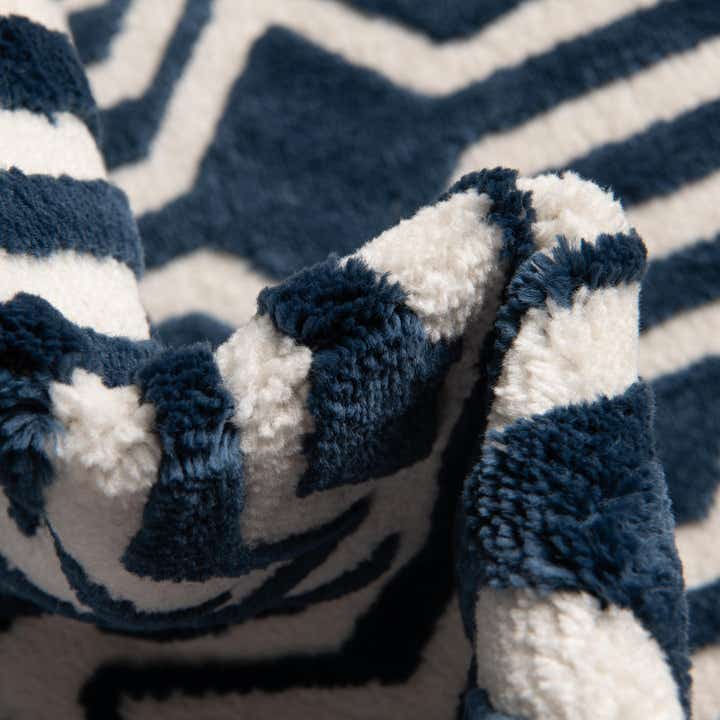 2' x 3' Vince Camuto Rug