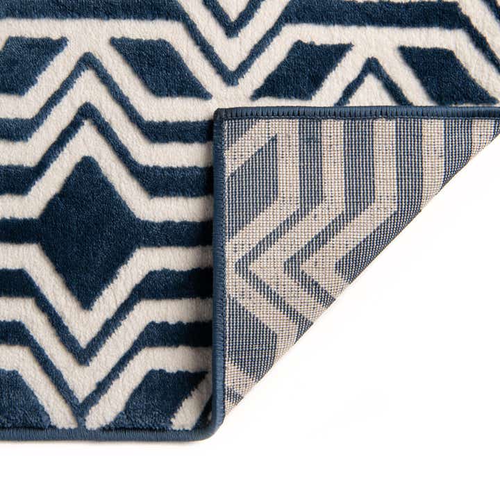 2' x 3' Vince Camuto Rug