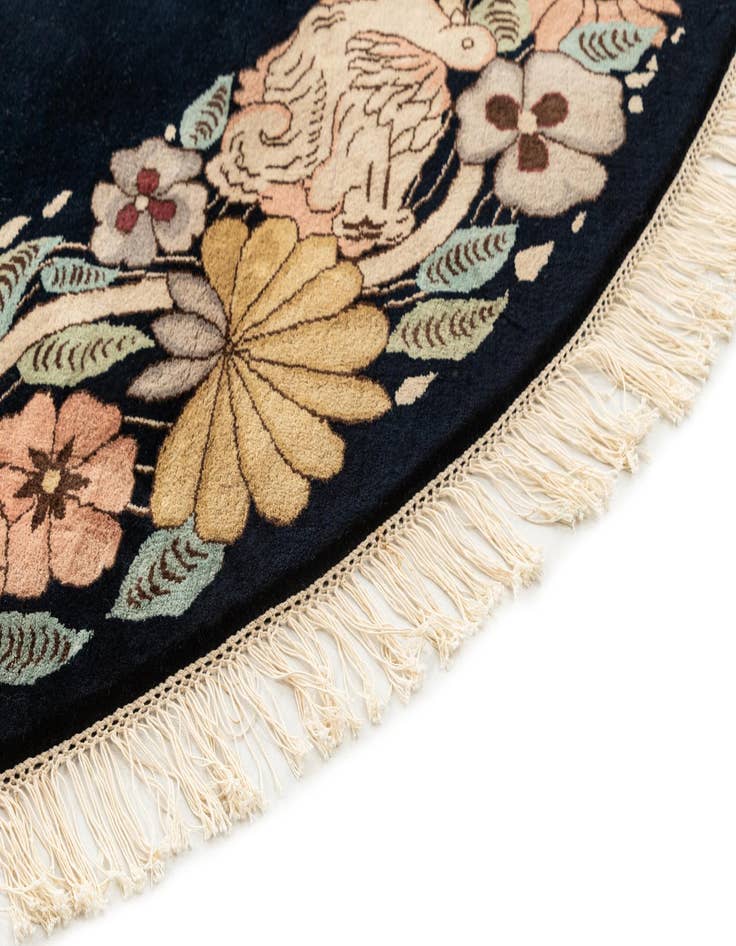 Detail image of 7' 9 x 7' 9 Agra Wool Round Rug