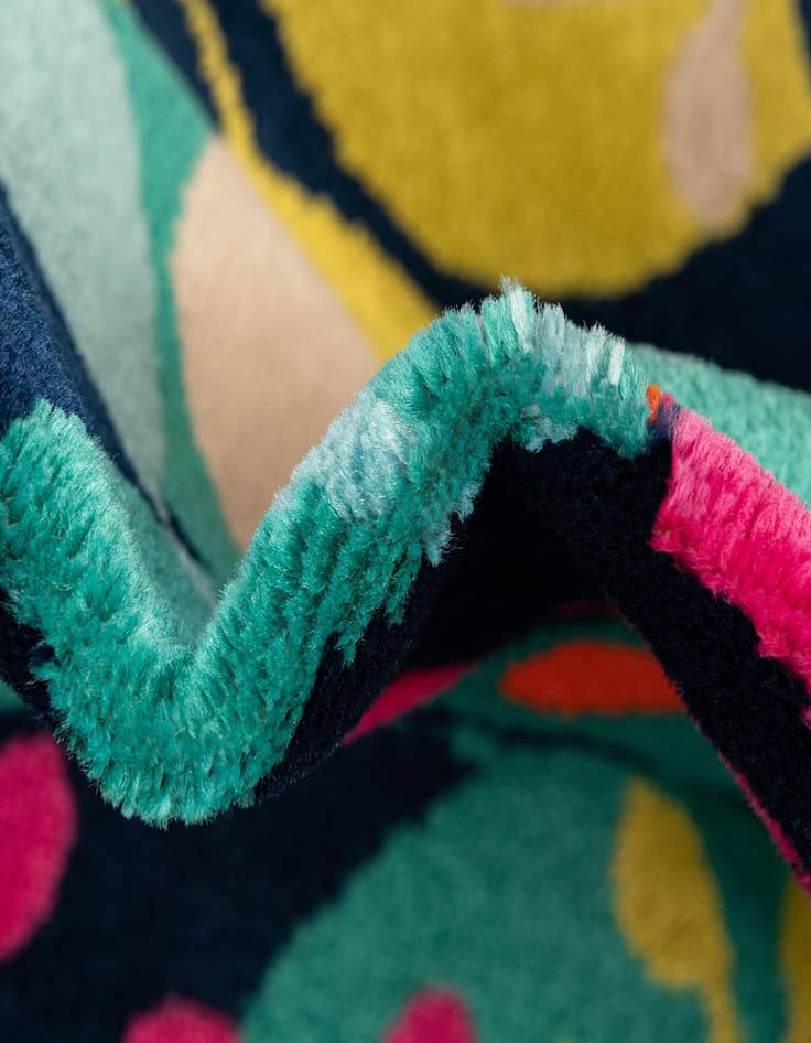 Detail image of 3' x 3' Azalea Round Rug