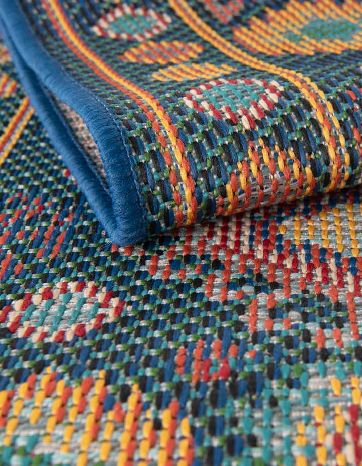7' 10 x 7' 10 Easy-Clean Baja Indoor / Outdoor Round Rug