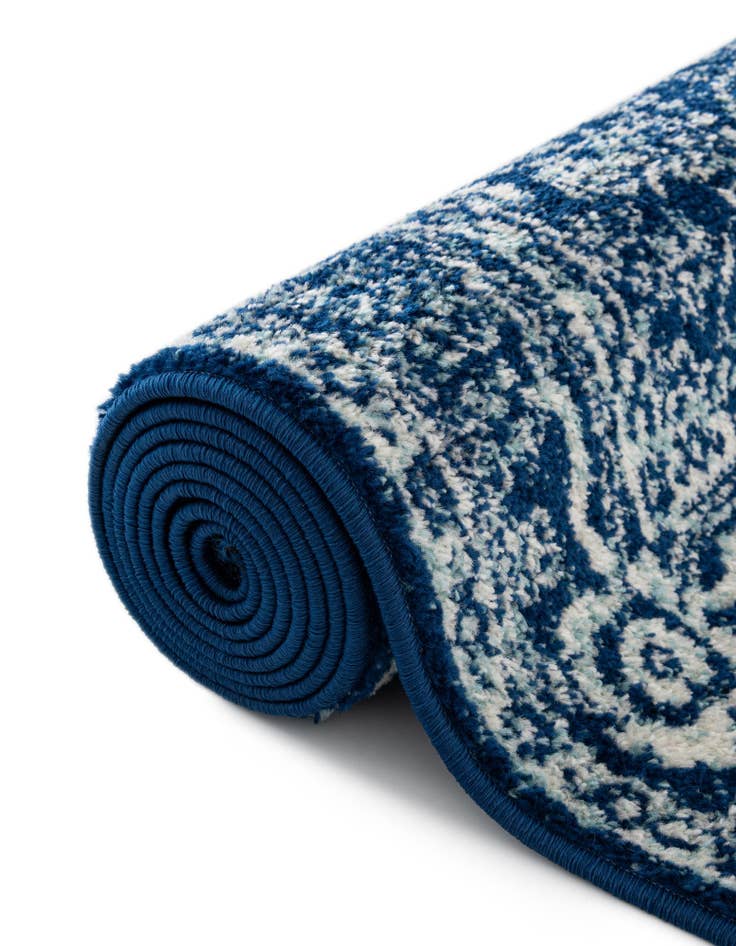 Detail image of 7' 10 x 7' 10 Dover Round Rug