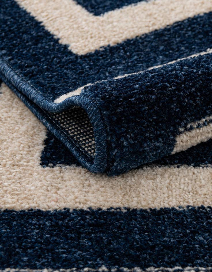 Detail image of 7' 10 x 7' 10 Greek Key Round Rug