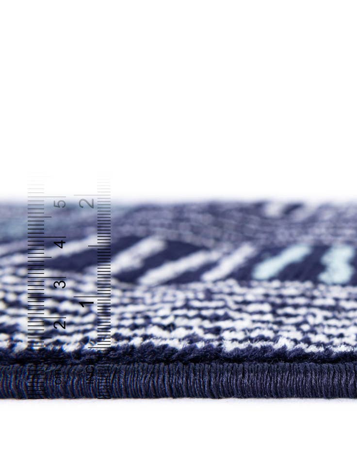 Detail image of 7' 10 x 7' 10 Hanahan Round Rug