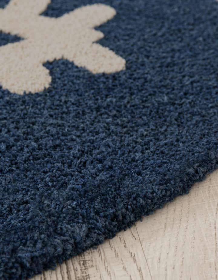 4' 1 x 4' 1 Handtufted Wool Round Rug