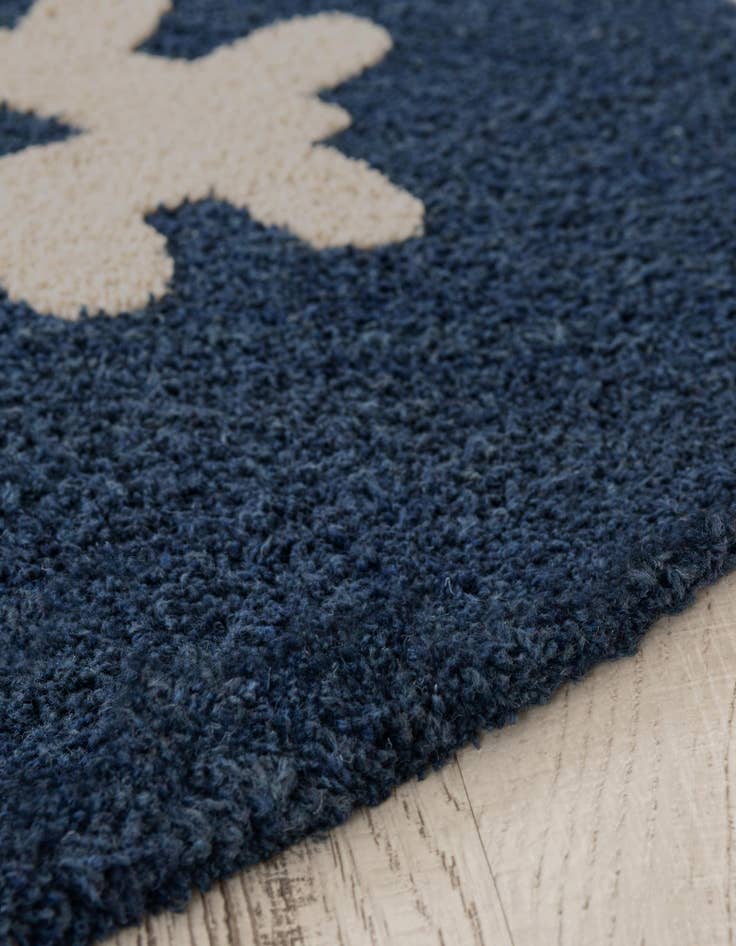 Detail image of 4' 1 x 4' 1 Handtufted Wool Round Rug