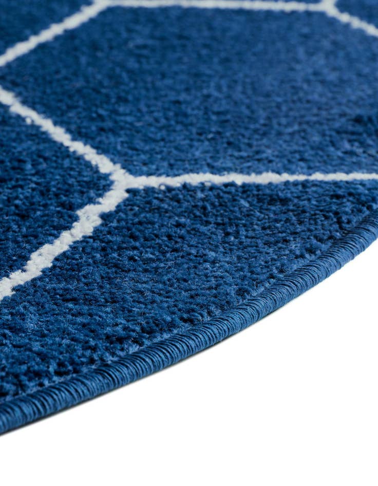 Detail image of 7' x 7' Lattice Frieze Round Rug