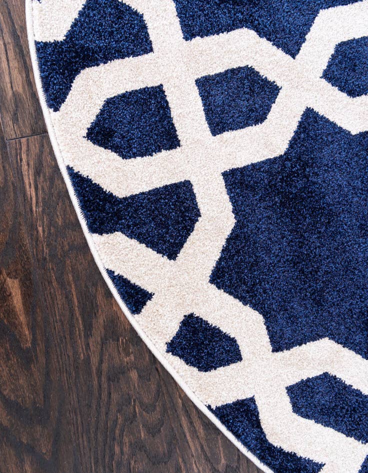 Detail image of 6' x 6' Lattice Round Rug
