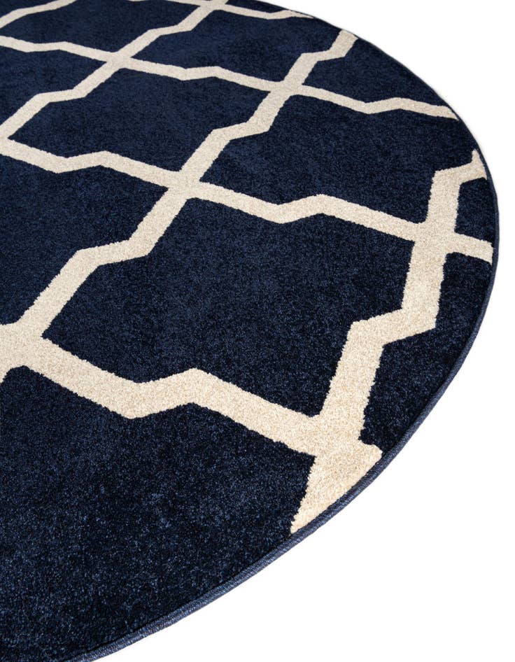 Detail image of 7' 10 x 7' 10 Lattice Round Rug