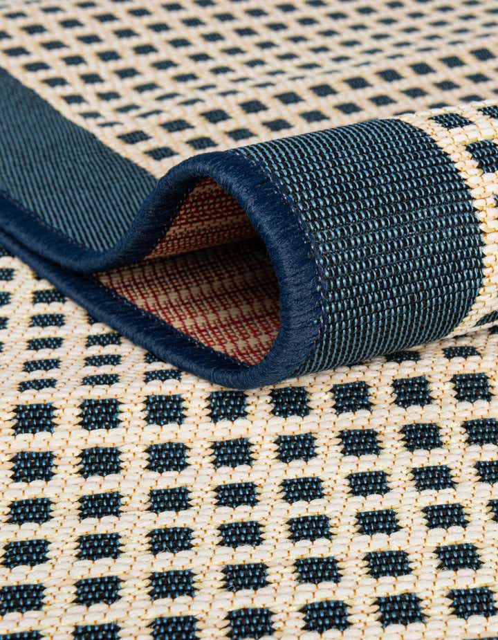 7' 10 x 7' 10 Easy-Clean Border Indoor / Outdoor Round Rug