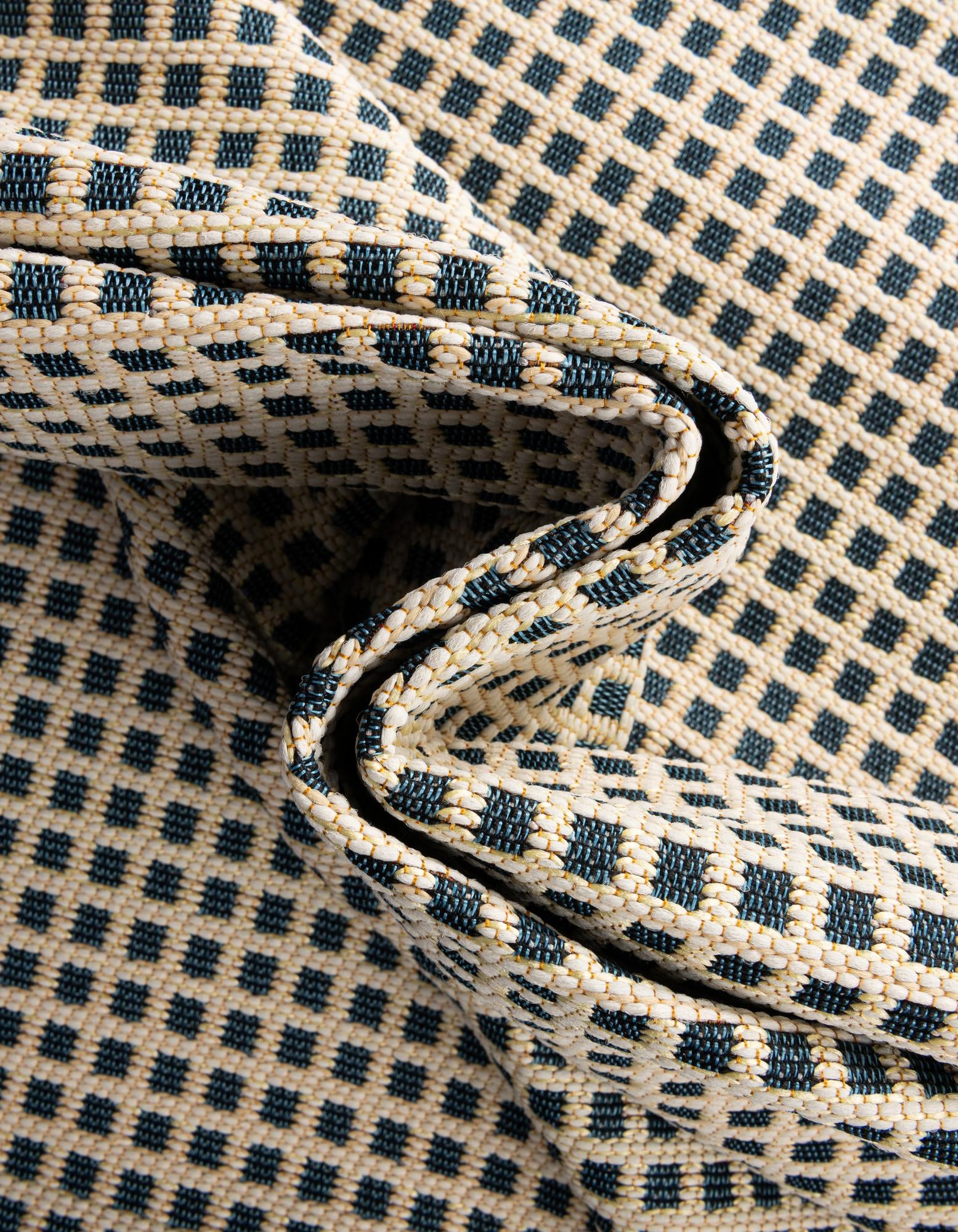 3' x 3' Easy-Clean Border Indoor / Outdoor Round Rug