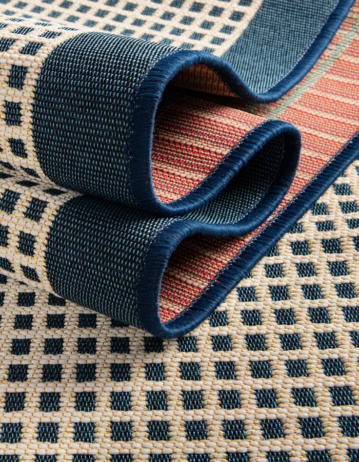 Detail image of 3' x 3' Easy-Clean Border Indoor / Outdoor Round Rug