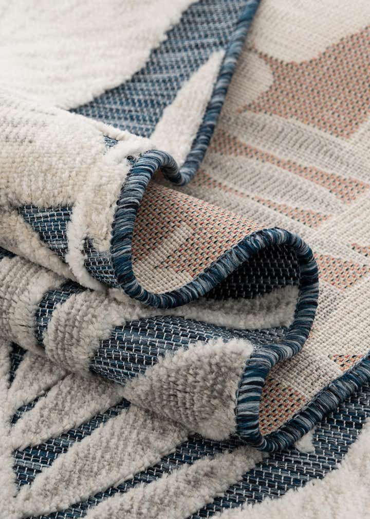 4' 5 x 4' 5 Easy-Clean Botanical Indoor / Outdoor Round Rug