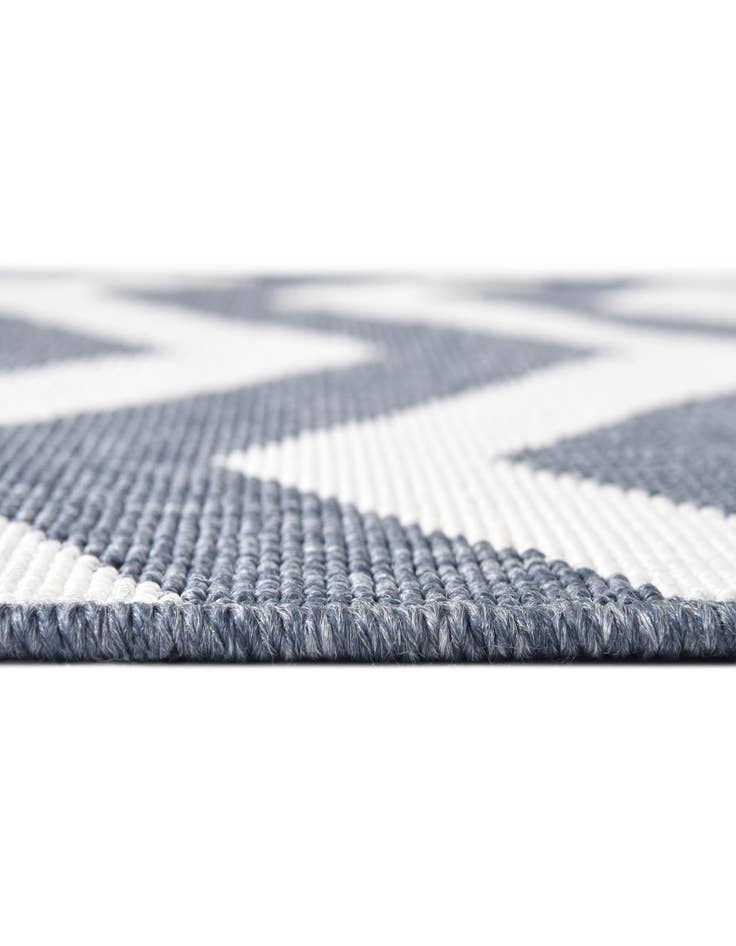 Detail image of 7' x 7' Easy-Clean Coastal Indoor / Outdoor Round Rug