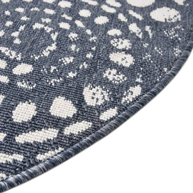 Detail image of 4' x 4' Easy-Clean Coastal Indoor / Outdoor Round Rug