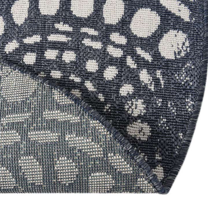 7' x 7' Easy-Clean Coastal Indoor / Outdoor Round Rug