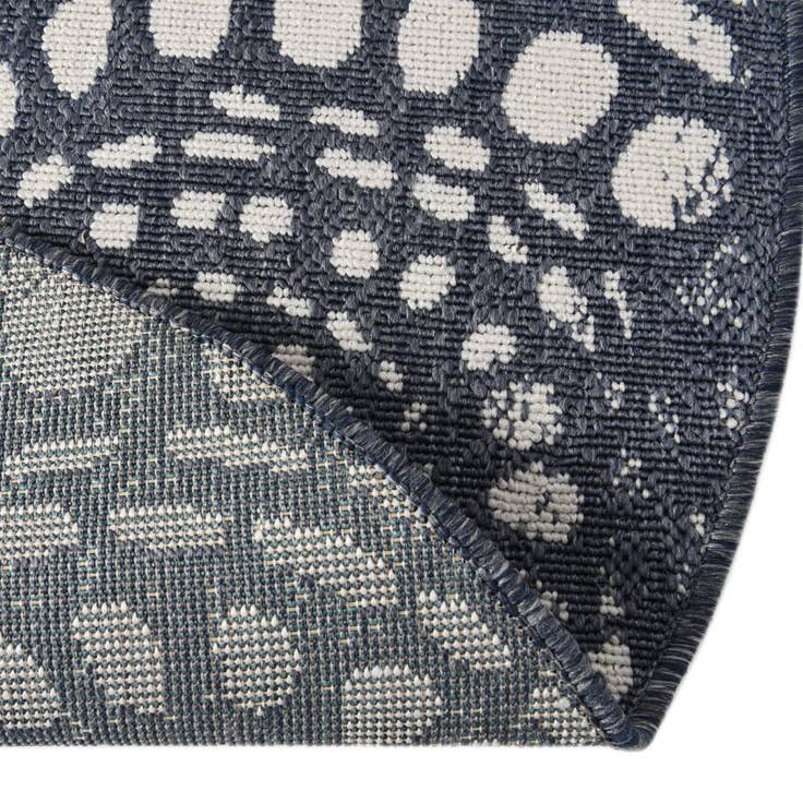 Detail image of 4' x 4' Easy-Clean Coastal Indoor / Outdoor Round Rug