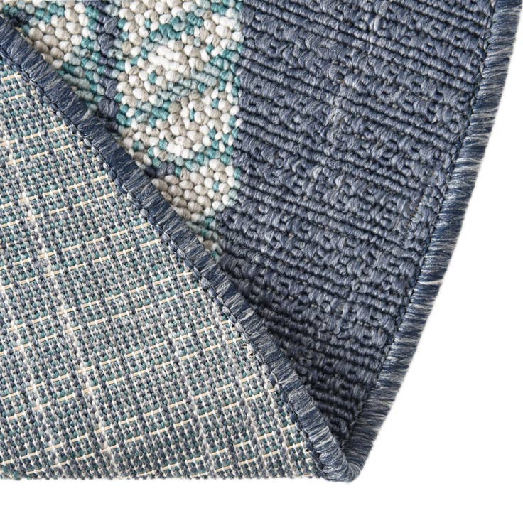 Detail image of 7' x 7' Easy-Clean Coastal Indoor / Outdoor Round Rug