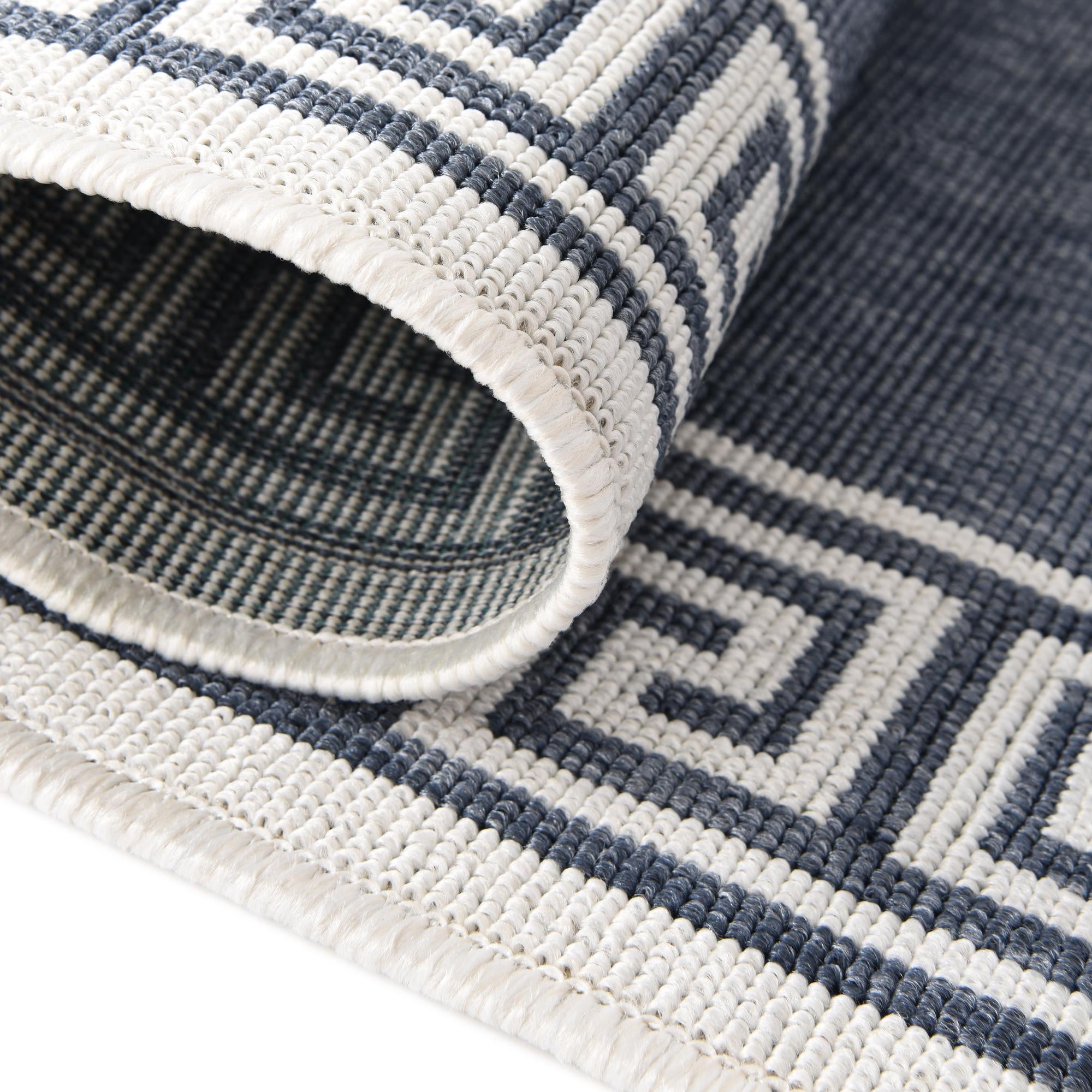 7' x 7' Easy-Clean Coastal Indoor / Outdoor Round Rug