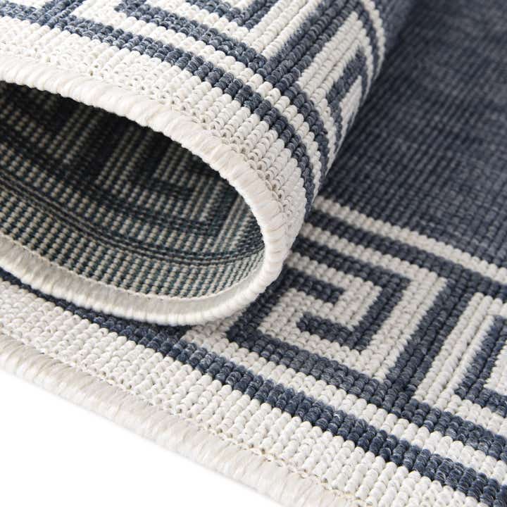 4' x 4' Easy-Clean Coastal Indoor / Outdoor Round Rug