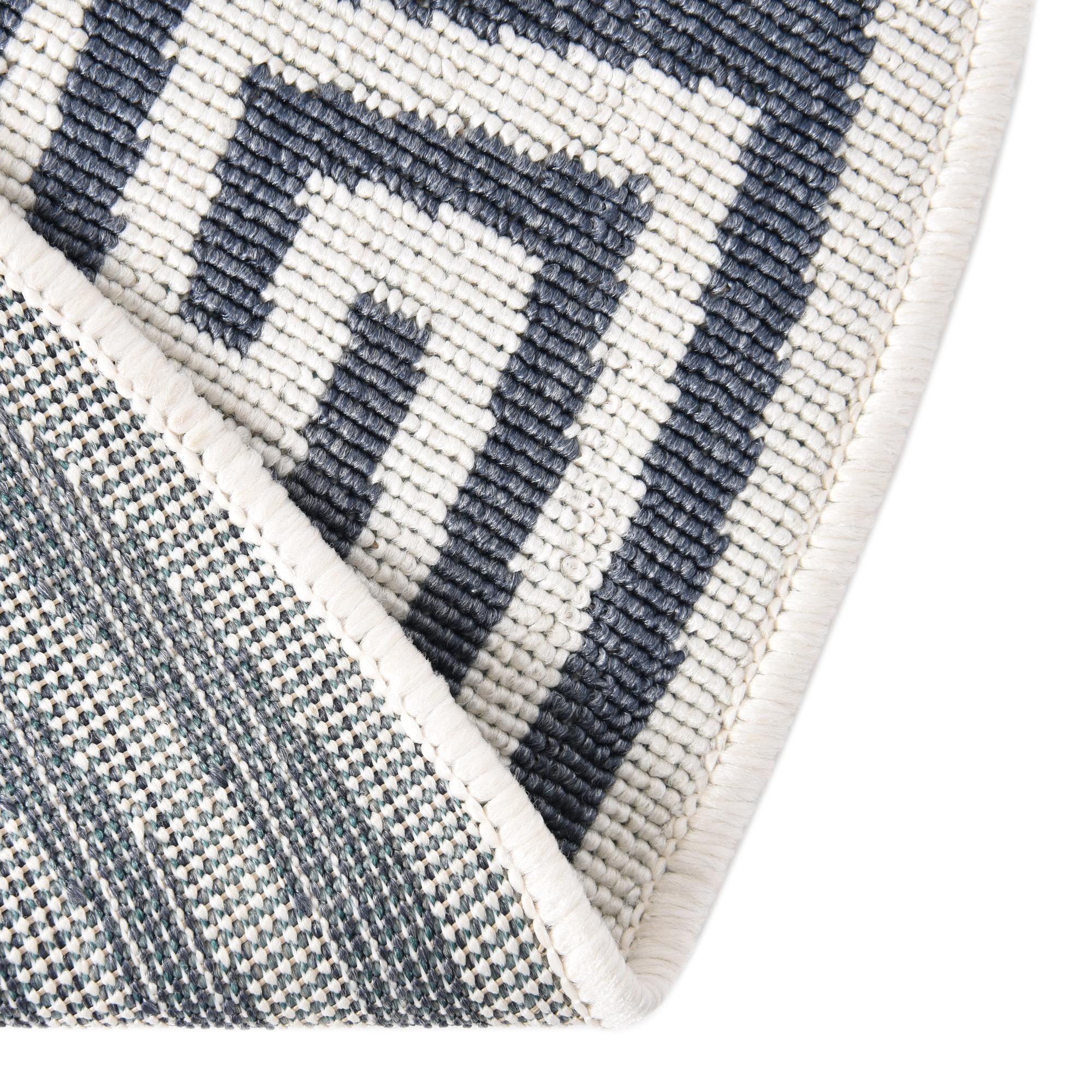 7' x 7' Easy-Clean Coastal Indoor / Outdoor Round Rug