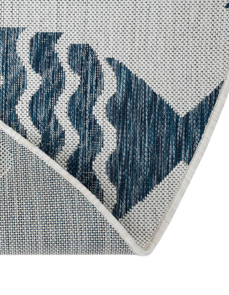Detail image of 7' 10 x 7' 10 Easy-Clean Coastal Indoor / Outdoor Round Rug