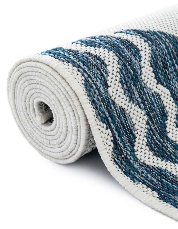 7' 10 x 7' 10 Easy-Clean Coastal Indoor / Outdoor Round Rug