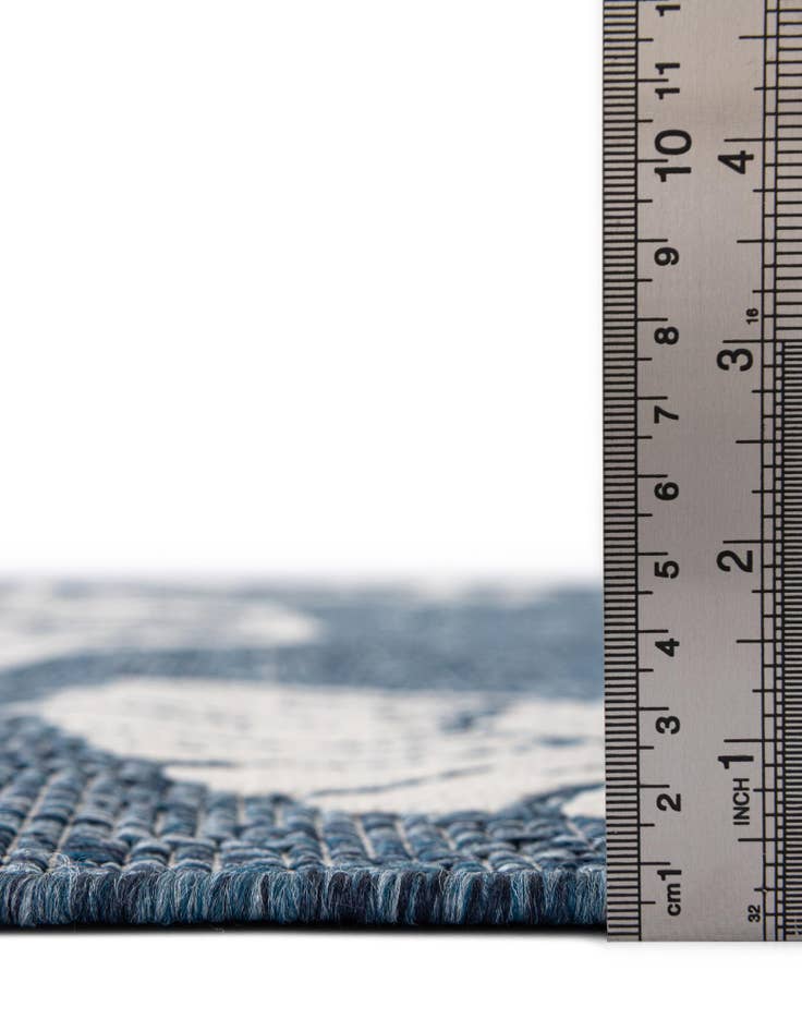 Detail image of 10' x 10' Easy-Clean Coastal Indoor / Outdoor Round Rug