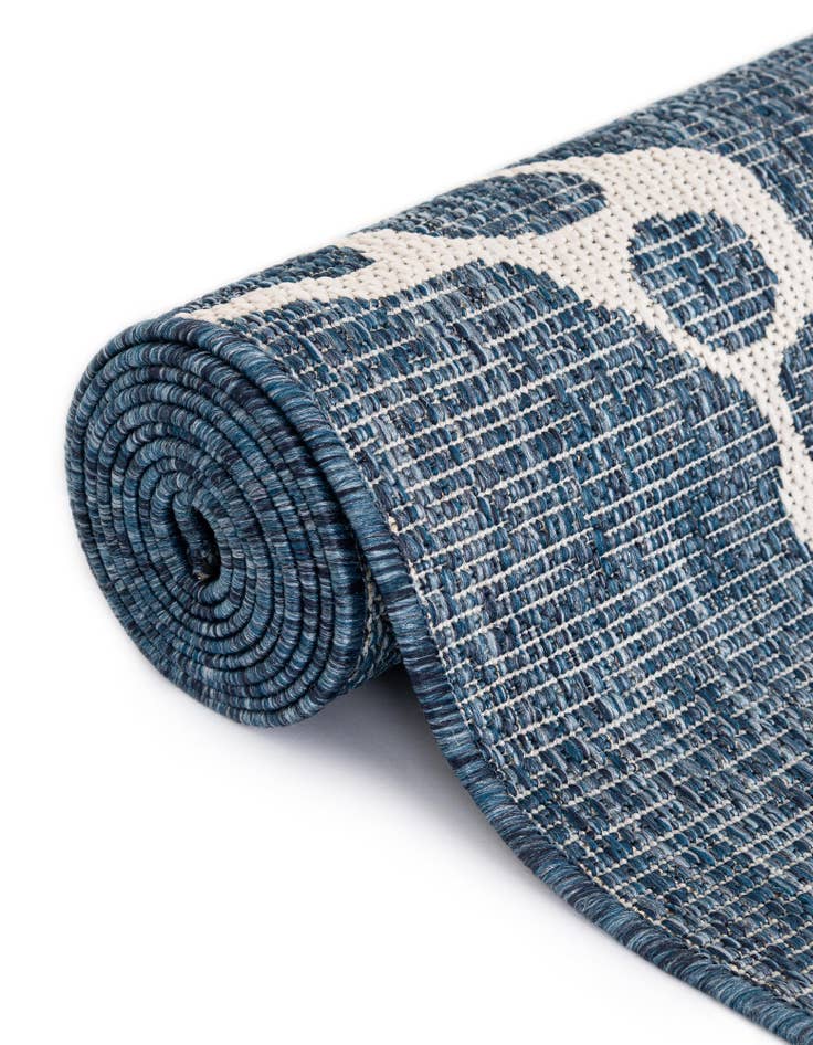 Detail image of 10' x 10' Easy-Clean Coastal Indoor / Outdoor Round Rug