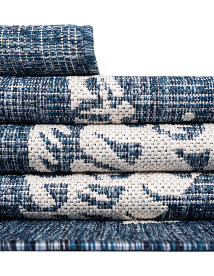 Detail image of 10' x 10' Easy-Clean Coastal Indoor / Outdoor Round Rug