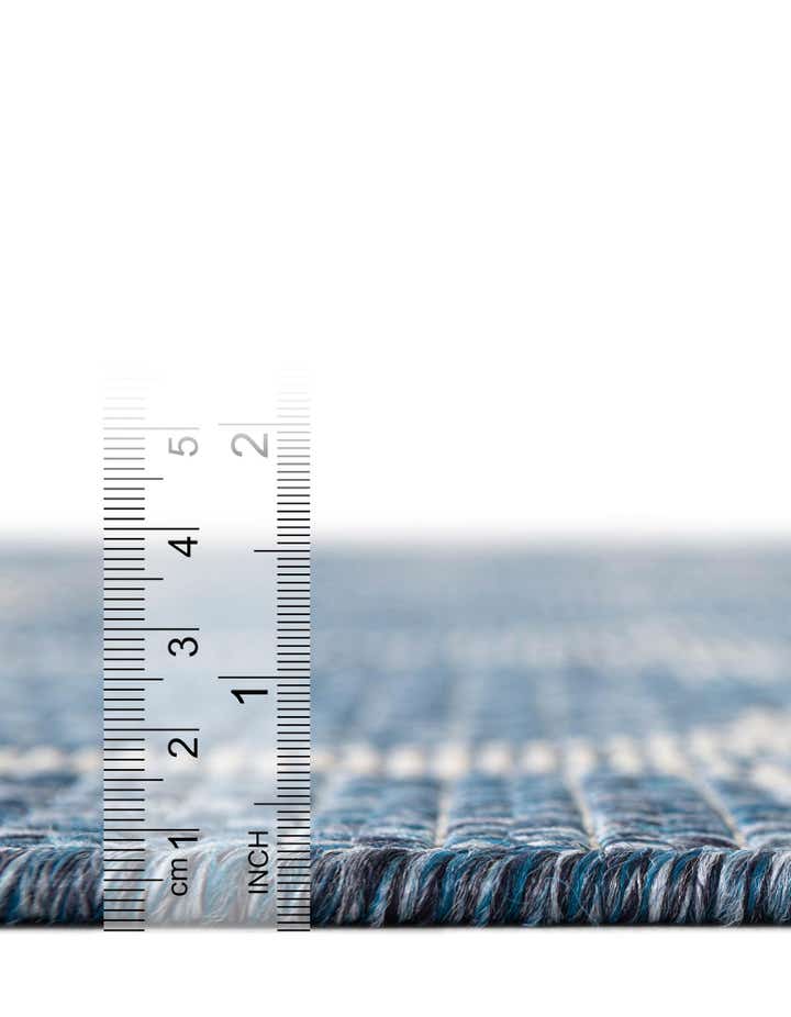 7' 10 x 7' 10 Easy-Clean Lattice Indoor / Outdoor Round Rug