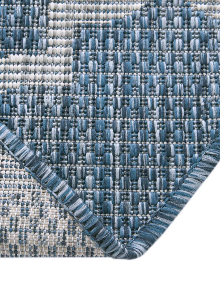 Detail image of 7' 10 x 7' 10 Easy-Clean Lattice Indoor / Outdoor Round Rug