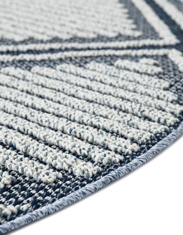 Detail image of 7' 10 x 7' 10 Washable Lattice Indoor / Outdoor Round Rug