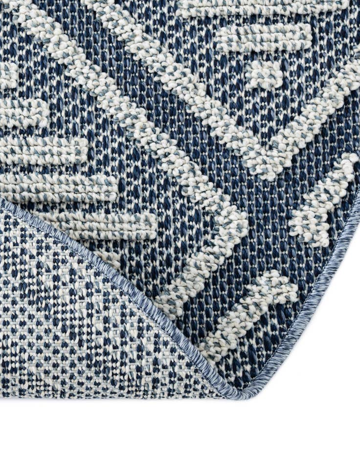 Detail image of 7' 10 x 7' 10 Washable Lattice Indoor / Outdoor Round Rug