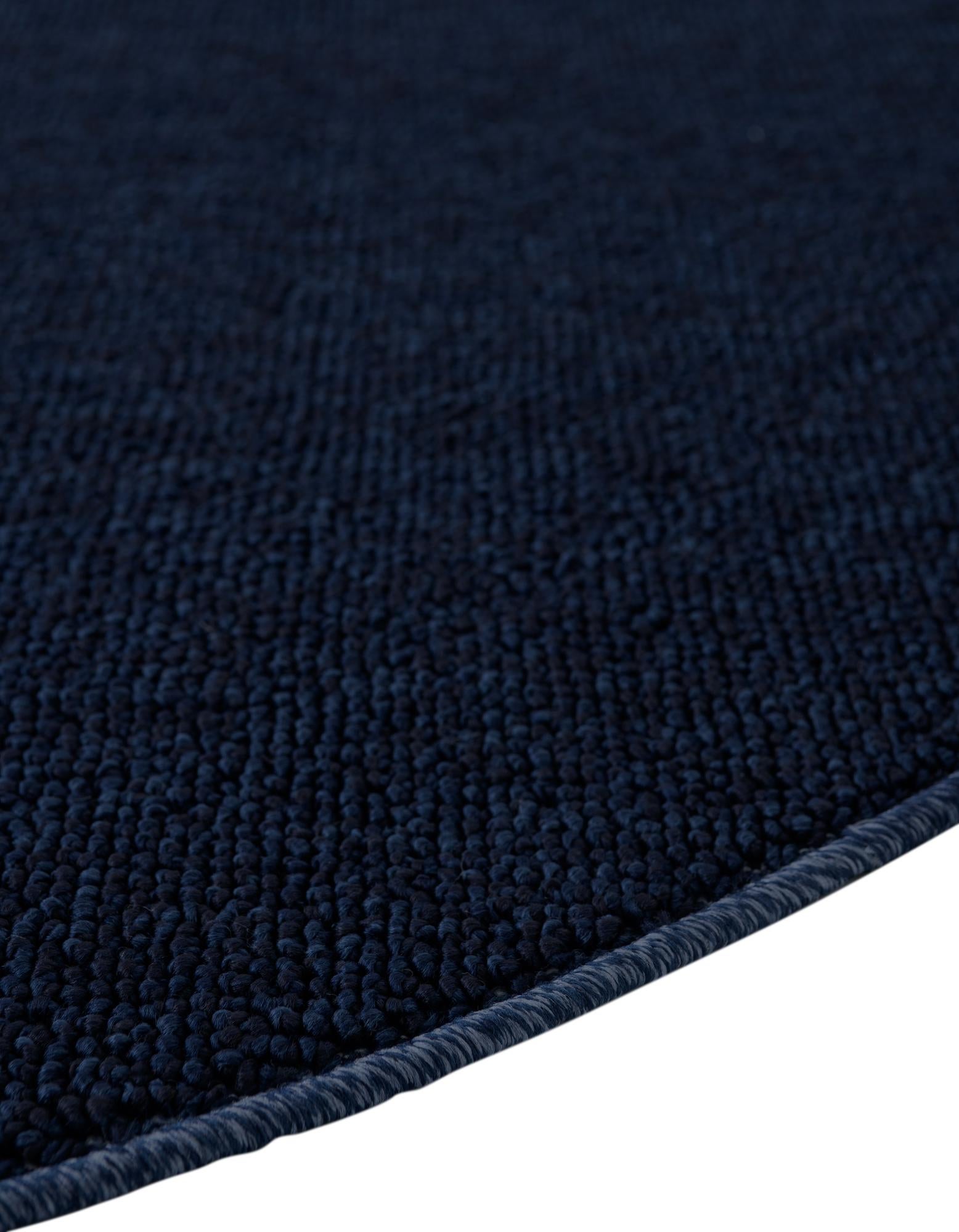 3' 1 x 3' 1 Easy-Clean Solid Indoor / Outdoor Round Rug
