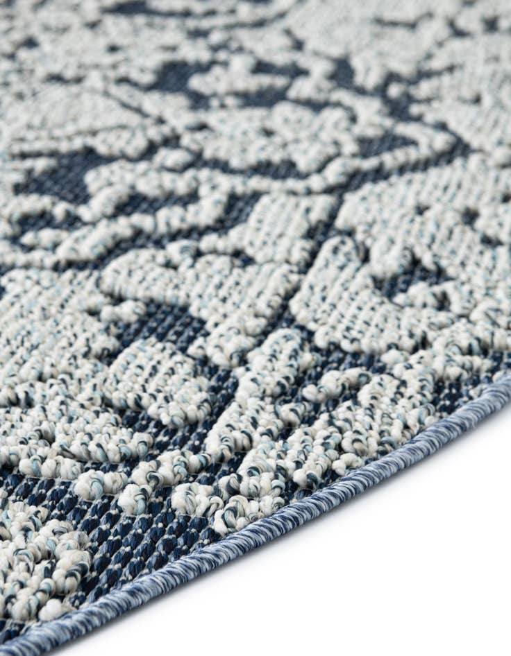 Detail image of 3' 1 x 3' 1 Easy-Clean Traditional Indoor / Outdoor Round Rug