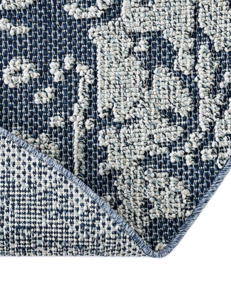 Detail image of 3' 1 x 3' 1 Easy-Clean Traditional Indoor / Outdoor Round Rug